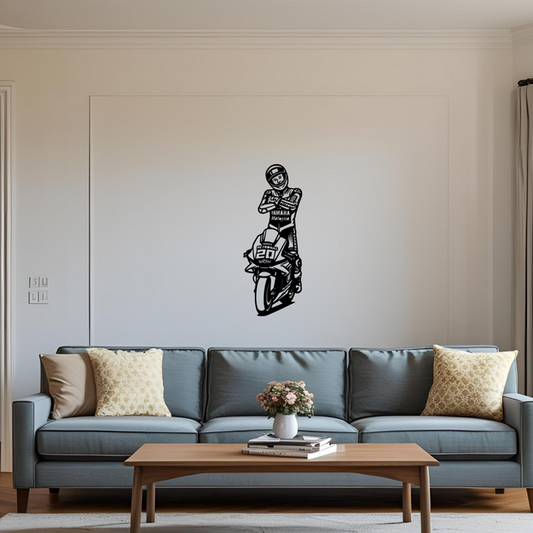 Fabio quartararo debout