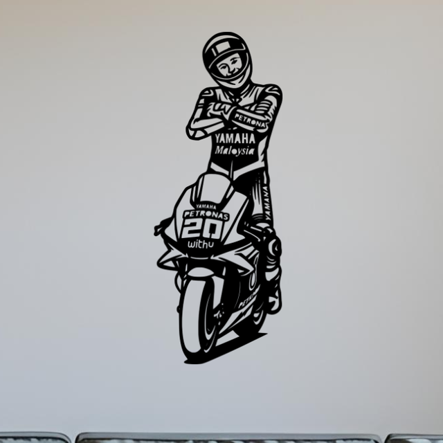 Fabio quartararo debout