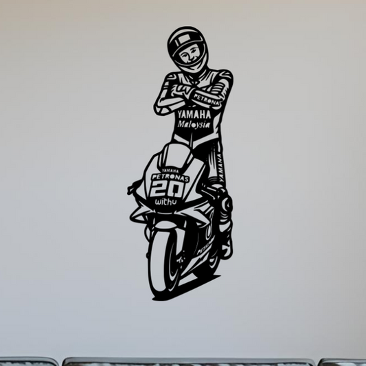 Fabio quartararo debout