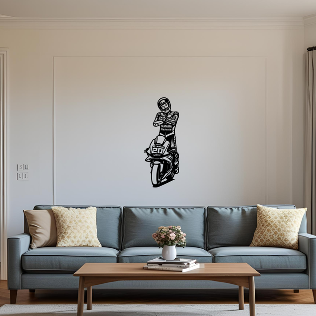 Fabio quartararo debout